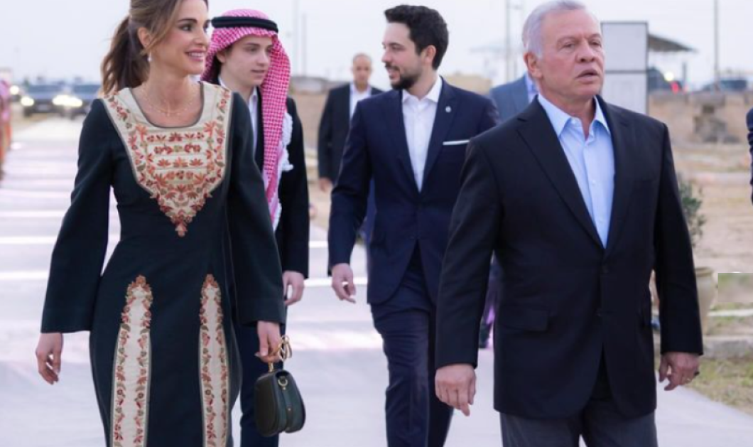 Παρακαλώ Βασίλισσα Ράνια, μου στέλνετε ένα ίδιο καφτάνι; - Τα φοράμε πολύ και στην Ελλάδα – Μαύρο με περίτεχνα κεντήματα (φωτό & βίντεο)
