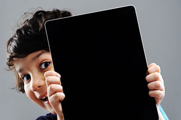 Πως επηρεάζει το tablet τον εγκέφαλο και την κοινωνικότητα των παιδιών μας αλλά και τι κάνει στους μεγάλους?  - Κυρίως Φωτογραφία - Gallery - Video
