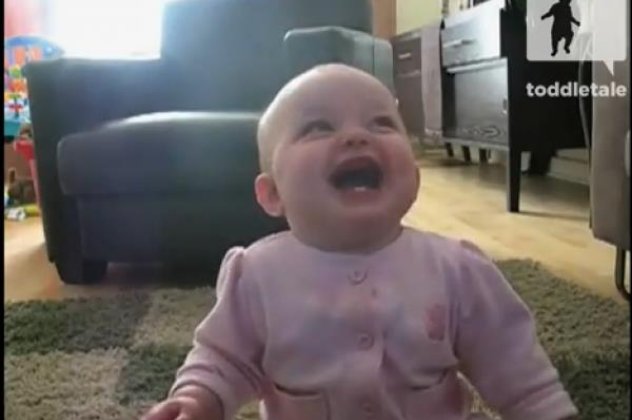 Το ξεκαρδιστικό γέλιο ενός μωρού όταν βλέπει τον σκύλο του να τρώει ποπ κορν! (βίντεο) - Κυρίως Φωτογραφία - Gallery - Video