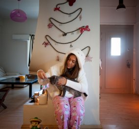 Top Woman η Κρίστη Κωσταράκου - Σχεδιάζει πρωτότυπα και ευφάνταστα χειροποίητα αξεσουάρ για... σκύλους & γάτες, που γίνονται ανάρπαστα σε χρόνο dt! 