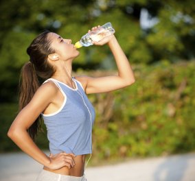 Για ποιο λόγο πρέπει να πίνετε νερό το πρωί με άδειο στομάχι – Από ποιες ασθένειες σας προστατεύει