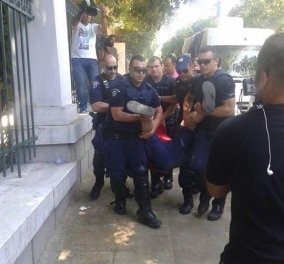 Συνέλαβαν άντρα που διαμαρτυρόταν για το Μνημόνιο έξω από το Μέγαρο Μαξίμου
