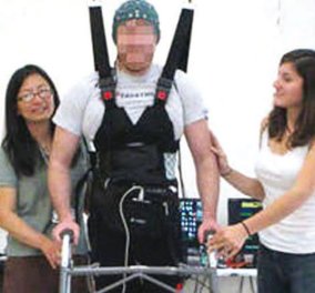  26χρονος παραπληγικός περπάτησε με θαυματουργό κράνος - Απίστευτη επιστημονική ανακάλυψη  