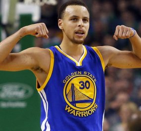 O άσσος του NBA Stephen Curry είναι ο κορυφαίος αθλητής της χρονιάς 2015