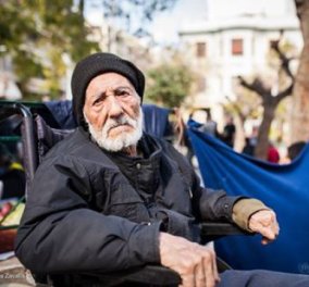 0 95χρονος που κοιμάται στα πλακάκια της πλ. Βικτωρίας: Τον κουβάλησαν στην πλάτη τους στα βουνά