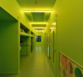 Αυτό είναι το Νηπιαγωγείο στο Μαρούσι που πήρε Διεθνές βραβείο αρχιτεκτονικής! Υπέροχο πράσινο χρώμα‏
