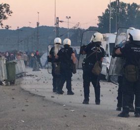 Ένταση & χημικά στην Ειδομένη: Σοβαρές συγκρούσεις προσφύγων με αστυνομικούς