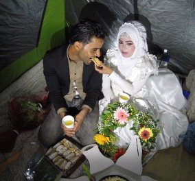 Ερωτεύτηκαν και παντρεύτηκαν στην Ειδομένη ο 27χρονος Σάζερ & η 20χρονη Ρουχάγια - πρόσφυγες: Έδωσαν όρκους με ροδοπέταλα  