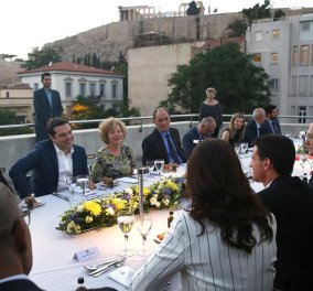 Το δείπνο στον Μανουέλ Βαλς στην βεράντα του Μουσείου της Ακρόπολης - Φώτο  