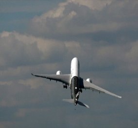 Η πιο εντυπωσιακή προσγείωση Airbus που έχετε δει ποτέ: Κάθετη, κόβει την ανάσα 