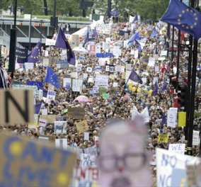 Το Λονδίνο γέμισε με χιλιάδες νεαρούς διαδηλωτές εναντίον του Brexit  