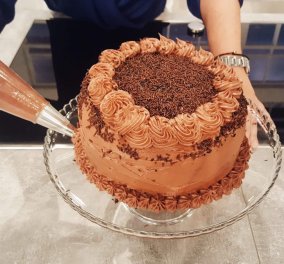 Η Αργυρώ μας κολάζει.. γλυκά: Κρεμώδης & δροσερή τούρτα τρούφα σοκολάτας