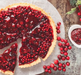 Μια Χριστουγεννιάτικη τάρτα με cranberries δημιουργεί ο Δημήτρης Σκαρμούτσος 