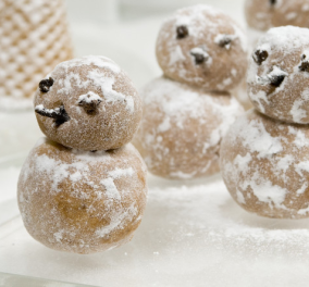 Η πιο ωραία Χριστουγεννιάτικη συνταγή: Χιονάνθρωποι από αμύγδαλο του Στέλιου Παρλιάρου 