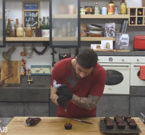 Cupcakes τριπλής σοκολάτας - Δείτε το βήμα βήμα από τον Άκη Πετρετζίκη (Βίντεο)