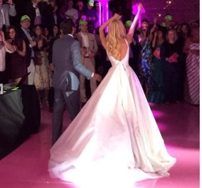Η δεξίωση γάμου της Δούκισσας Νομικού και του Δημήτρη Θεοδωρίδη - Η άφιξη του ζευγαριού, οι χοροί και το "macarena" της νύφης (Βίντεο)