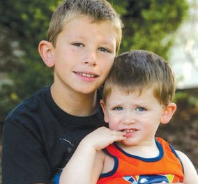 O ήρωας της ημέρας: έσωσε τον 2χρονο αδελφό του αγοράκι 10 ετών - αντέγραψε σκηνή με τον Ντουέιν Τζόνσον  