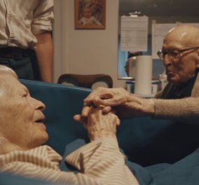 Βίντεο: συγκινηθείτε ελεύθερα με τον κύριο των 105 ετών που κάνει την 100χρονη γυναίκα του να νιώθει η πιο τυχερή του κόσμου 