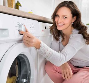 Ιδού πως θα γλιτώσετε από το σιδέρωμα: Βάλτε στο πλυντήριο σας παγάκια! (ΒΙΝΤΕΟ)