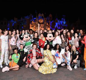 Το πιο φαντασμαγορικό fashion show έγινε στη Disneyland - Μοντέλα ντυμένα από πάνω μέχρι κάτω Mickey Mouse (ΦΩΤΟ)  