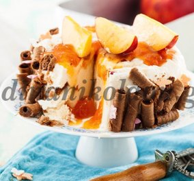 Δροσιστική τούρτα παγωτό γιαούρτι με μαρμελάδα νεκταρίνι για να κάνετε έκπληξη στους καλεσμένους σας - Από την Ντίνα Νικολάου