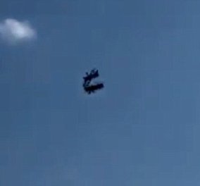 Βίντεo κόβει την ανάσα : δύο αεροσκάφη συγκρούονται στον αέρα - Νεκρός ο ένας πιλότος