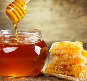 4 θεραπείες στο σπίτι για την κυτταρίτιδα: Μέλι, κατακάθι καφέ, πατάτες, βερυκοκέλαιο