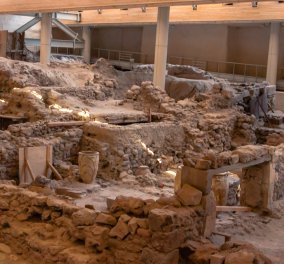 Ακρωτήρι Θήρας: Σπουδαία αρχαιολογική ανακάλυψη στην «Οικία των Θρανίων»