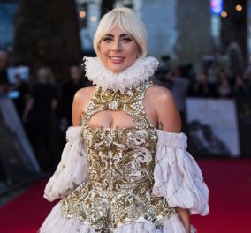 Εντυπωσιακή εμφάνιση από την απαστράπτουσα Lada Gaga στο κόκκινο χαλί για την ταινία που πρωταγωνιστεί (Φωτό)