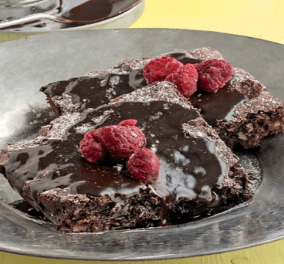 Η Αργυρώ Μπαρμπαρίγου προτείνει μια υγιεινή σοκολατόπιτα χωρίς ζάχαρη και χωρίς γλουτένη 