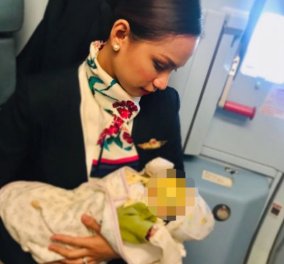 Η Αεροσυνοδός που θήλασε το μωρό επιβάτιδας - Είχε τελειώσει το γάλα & έκλαιγε (φωτό)