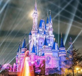 Η Disneyland έβαλε τα γιορτινά της - Ένα παραμυθένιο μέρος που θα μαγέψει μικρούς και μεγάλους (βίντεο)