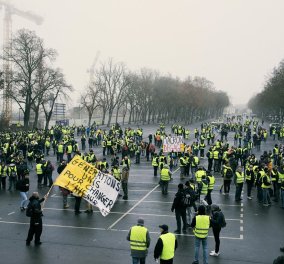 Παρίσι: "Ένατη πράξη" των κινητοποιήσεων των κίτρινων γιλέκων - Έφτασαν στην Αψίδα του Θριάμβου μέσα σε "βροχή" δακρυγόνων (φωτό) 