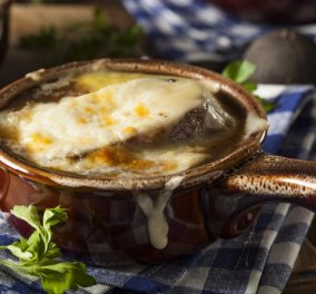 H Αργυρώ Μπαρμπαρίγου μας ετοιμάζει Κρεμμυδόσουπα Γαλλική - Η τέλεια αυθεντική διάσημη σούπα στο πιάτο σας