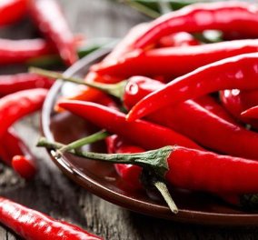 Καυτερές πιπεριές & διατροφή: Έχουν αντικαρκινικές ιδιότητες, καταπολεμούν τη φλεγμονή & ανακουφίζουν τον πόνο 