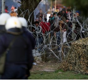Αυτά είναι τα sms που στέλνουν οι ελληνικές αρχές στους πρόσφυγες - From the Hellenic Republic: Do not cross the borders