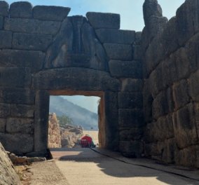 Μυκήνες φωτιά: Μαύρισε η πύλη των Λεόντων – Δάκρυα προκαλούν οι φωτογραφίες από το περίφημο αρχαιολογικό χώρο (Φωτό & Βίντεο)  