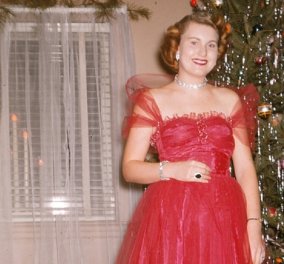 Vintage Christmas : 43 κυρίες της δεκαετίας του 50 ποζάρουν μπροστά στο χριστουγεννιάτικο δέντρο - Λαμπερές, σέξι, εκκεντρικές ,glam, υπέροχες! (φώτο)