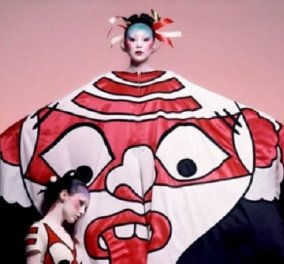Vintage Fashion Pics: Τα φουτουριστικά ρούχα του Kansai Yamamoto έκαναν θραύση το 70 - Μέγας θαυμαστής του πρωτοποριακού σχεδιαστή ο David Bowie 