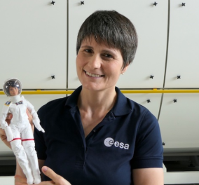 Η “Μπάρμπι” πέταξε (και) στο διάστημα - Μπάρμπι Σαμάνθα Κριστοφορέτι το όνομά της, από την Ιταλίδα αστροναύτη (φωτό - βίντεο) 