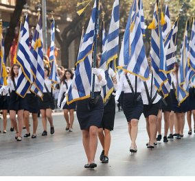 Στρατιωτική παρέλαση στη Θεσσαλονίκη ενώπιον της Προέδρου της Δημοκρατίας - Μαθητική στην Αθήνα (βίντεο)