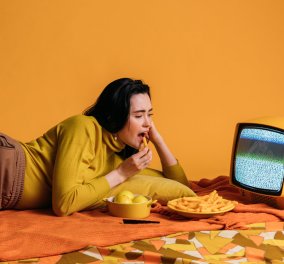 Η πολλή τηλεόραση, για πάνω από 4 ώρες τη μέρα αυξάνει κατά 35% τον κίνδυνο θρόμβωσης - Τι λέει νέα έρευνα