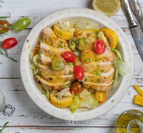 Αργυρώ Μπαρμπαρίγου: Σαλάτα μεσογειακή με ζουμερό ψητό κοτόπουλο
