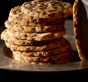 Στέλιος Παρλιάρος: Μεγάλα μπισκότα φουντουκιού με κομμάτια σοκολάτας