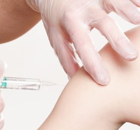 ΕΟΦ: Νέες ανεπιθύμητες ενέργειες των εμβολίων Pfizer και Moderna κατά της CoViD