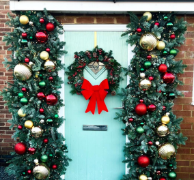 Χριστούγεννα 2022: Yποδεχτείτε τους καλεσμένους σας με τέλειο στολισμό - Φανταστικές ιδέες διακόσμησης της εισόδου του σπιτιού σας