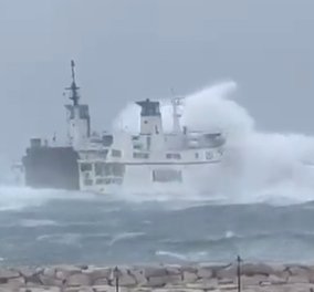 Βίντεο που κόβει την ανάσα: Πλοίο «παλεύει» με κύματα 8 μέτρων – Το ταξίδι από μία ώρα διήρκεσε 5, δείτε το
