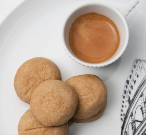 Στέλιος Παρλιάρος: Μπισκότα με γεύση καφέ - Γίνονται αφράτα και λιώνουν υπέροχα στο στόμα