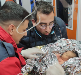 Σεισμός στην Τουρκία: Μωρό 10 ημερών βγήκε ζωντανό από τα χαλάσματα μαζί με την μητέρα του - έμειναν εκεί 90 ώρες (βίντεο)