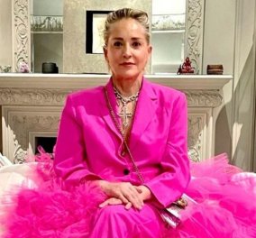 Pretty in Pink! Το φούξια σύνολο της 64χρονης Sharon Stone στο pre-Grammy gala - Κοστούμι με φρου φρου (φωτό)